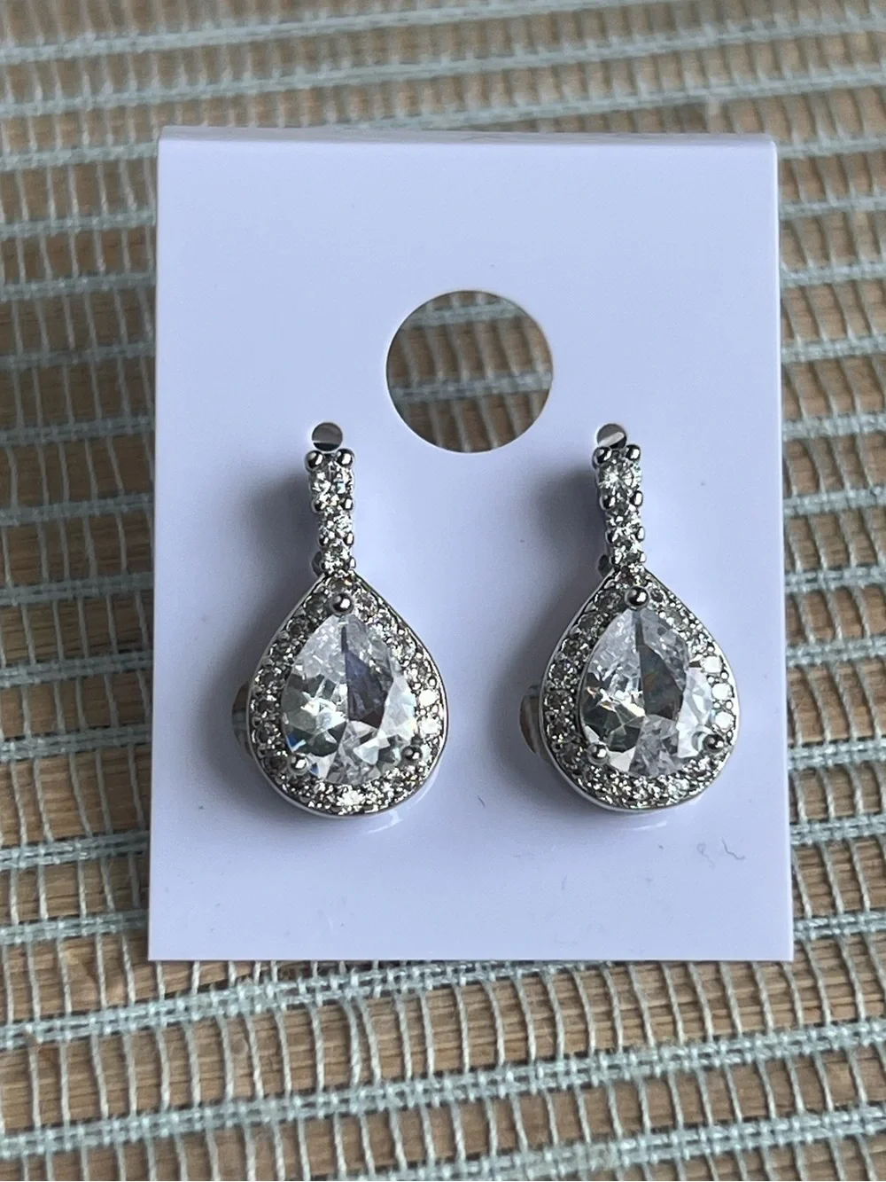 ⭐️- all white gold Teardrop Crystal Drop stud  Earrings with pavé accents
